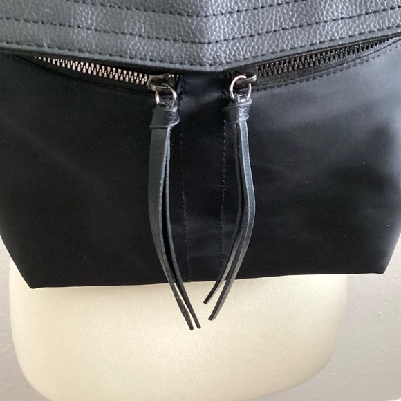 \Botkier\ Essentials Backpack - Picture 6 of 16